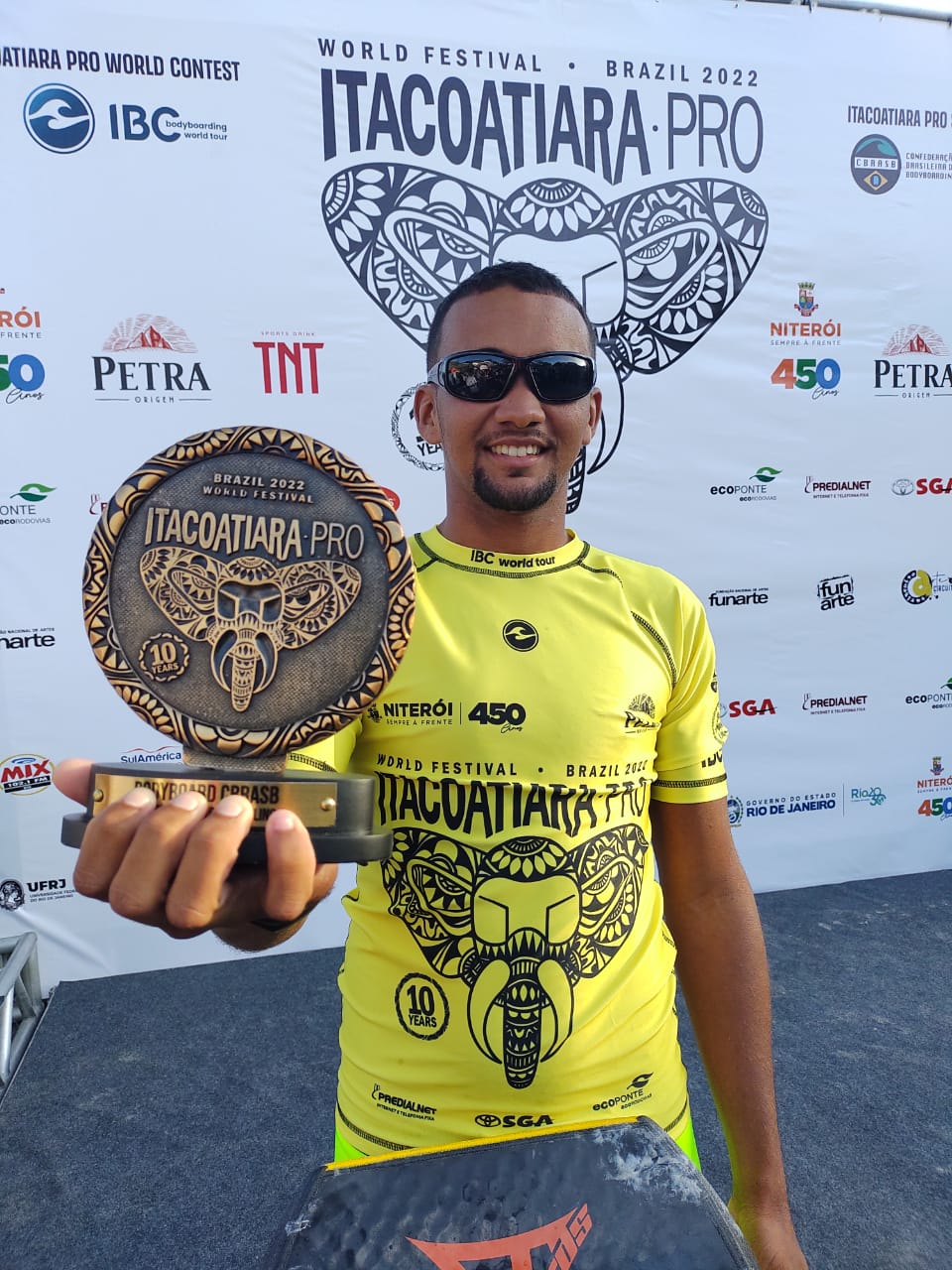 Atleta macaense conquista ouro no Bodyboard - RJNEWS